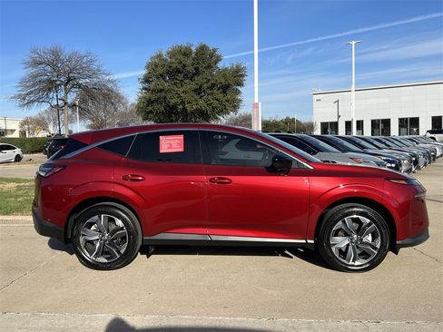 Certified 2025 Nissan Murano SV image 3