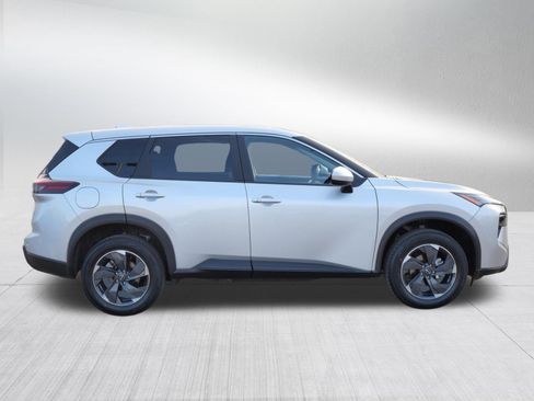 Used 2025 Nissan Rogue SV image 8