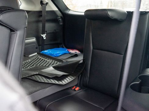 Used 2025 Toyota Highlander XLE image 30