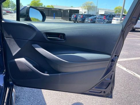 Used 2025 Toyota Corolla LE image 29