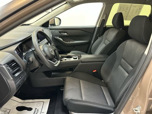 Certified 2024 Nissan Rogue SV image 4