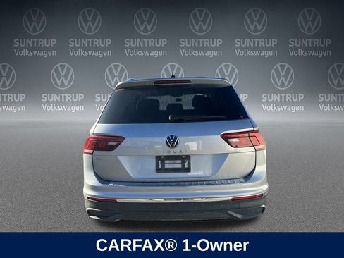 Used 2023 Volkswagen Tiguan SE w/ Panoramic Sunroof Package image 4