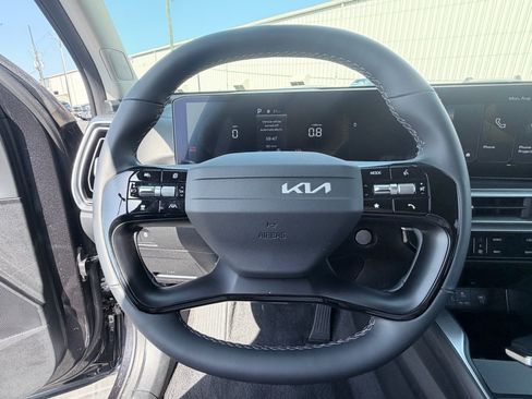 Used 2026 Kia Sorento LX FWD image 12
