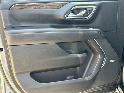 Used 2021 Chevrolet Tahoe Premier w/ Premium Package image 17