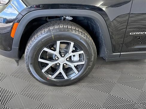 New 2025 Jeep Grand Cherokee Limited w/ Luxury Tech Group II image 33