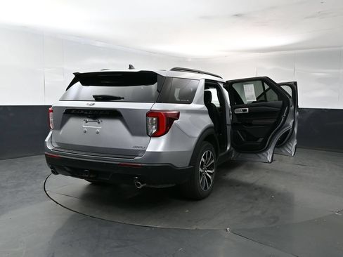 Used 2023 Ford Explorer ST-Line w/ Class IV Trailer Tow Package AWD/4WD image 29