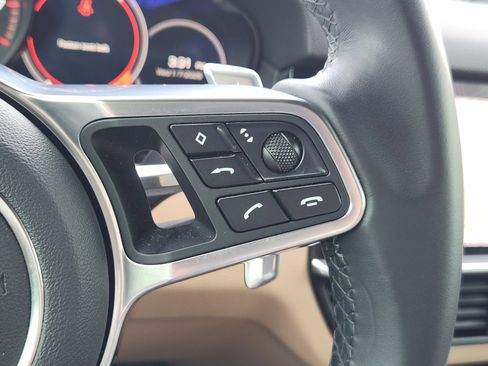 Used 2019 Porsche Cayenne image 31