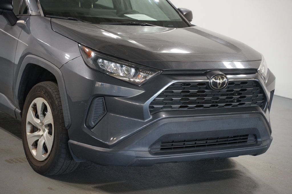 Used 2021 Toyota RAV4 LE FWD image 4