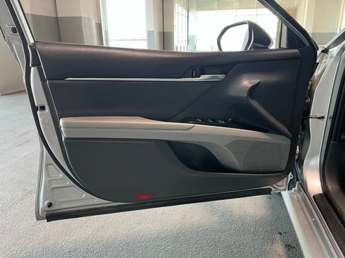 Used 2020 Toyota Camry LE FWD image 15