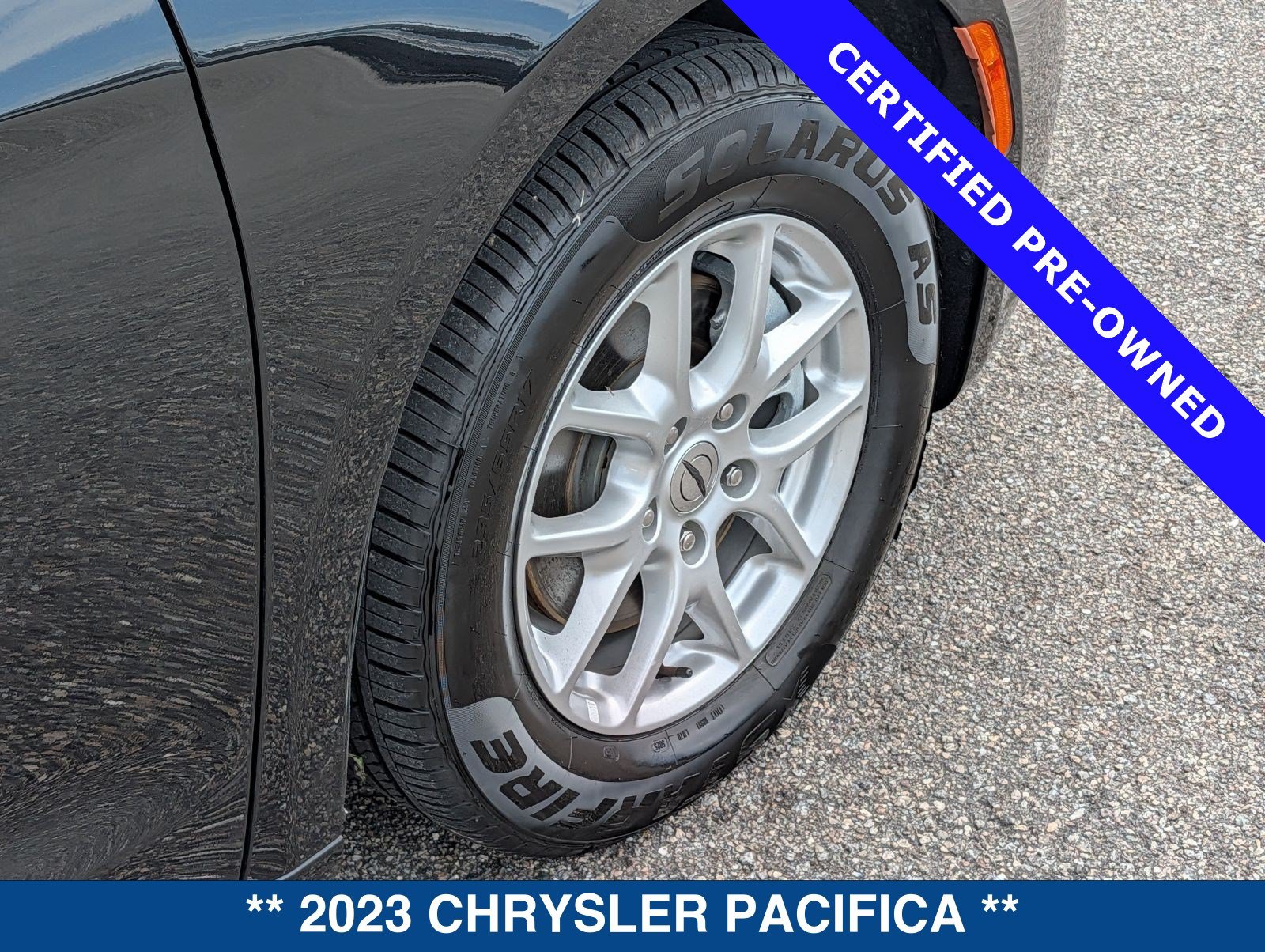 Used 2023 Chrysler Pacifica Touring-L FWD image 13