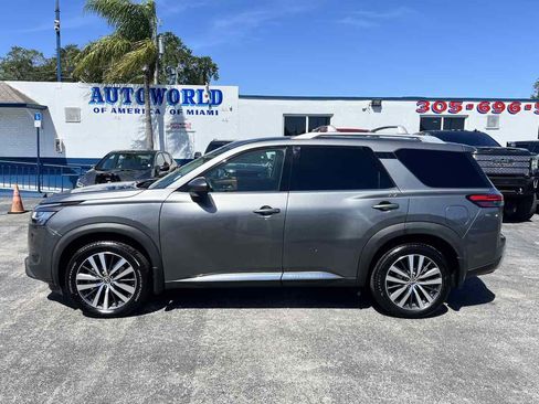 Used 2022 Nissan Pathfinder Platinum w/ Cargo Package image 6