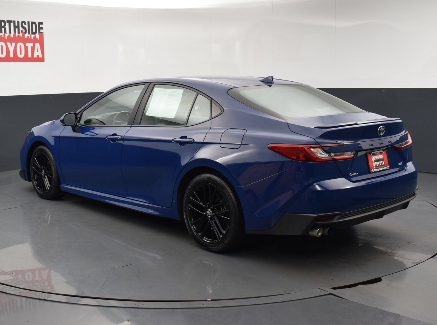 Used 2025 Toyota Camry SE FWD image 3