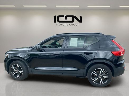 Used 2024 Volvo XC40 B5 Core AWD/4WD image 2