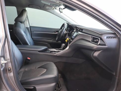 Used 2020 Toyota Camry SE w/ Cold Weather Package AWD/4WD image 18