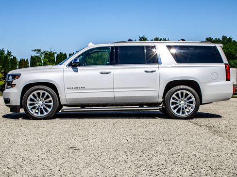Used 2019 Chevrolet Suburban Premier w/ Premier Plus Edition AWD/4WD image 4