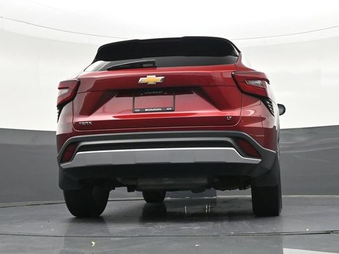 Used 2024 Chevrolet Trax LT image 32