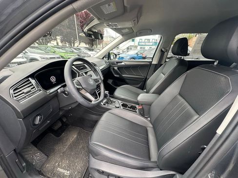 Used 2023 Volkswagen Tiguan SE AWD/4WD image 9