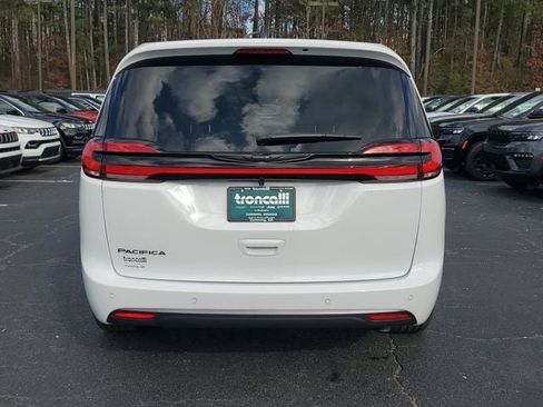 New 2026 Chrysler Pacifica Select image 5