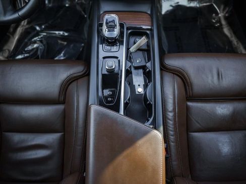 Certified 2024 Volvo V60 B5 Cross Country Ultimate image 25