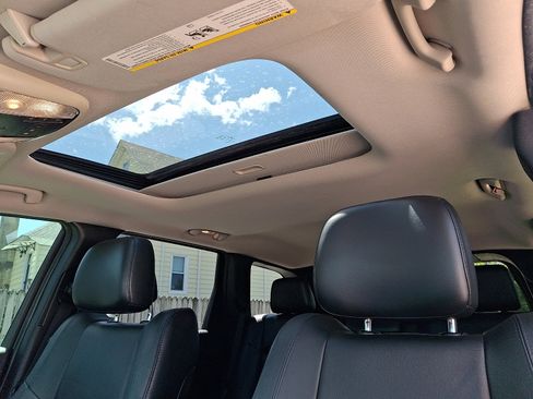 Used 2012 Jeep Grand Cherokee Laredo AWD/4WD image 14