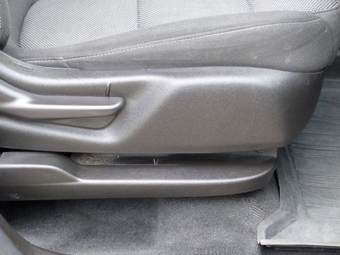 Used 2022 Chevrolet Traverse LT FWD image 44