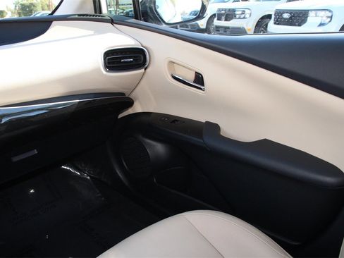 Used 2019 Toyota Prius XLE image 7