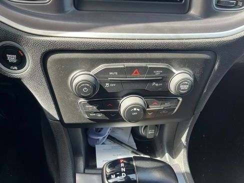 Used 2022 Dodge Charger SXT RWD image 15