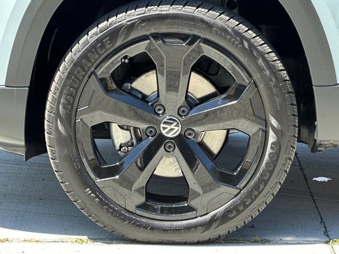 Certified 2026 Volkswagen Taos SE AWD/4WD image 26
