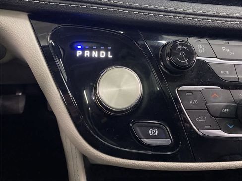 Used 2023 Chrysler Pacifica Limited image 27