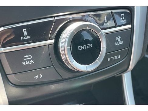 Certified 2017 Acura TLX FWD image 29