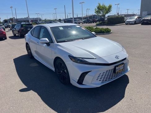 Used 2025 Toyota Camry XSE image 3