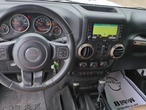Used 2016 Jeep Wrangler Unlimited Sahara AWD/4WD image 16