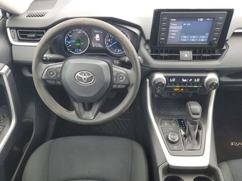 Used 2019 Toyota RAV4 LE w/ Carpet Mat Package AWD/4WD image 17