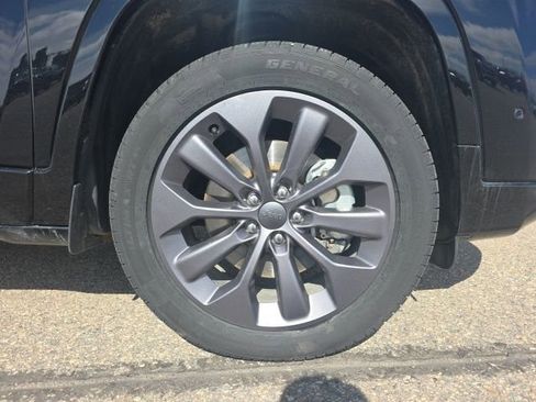 Used 2020 Jeep Cherokee High Altitude image 3