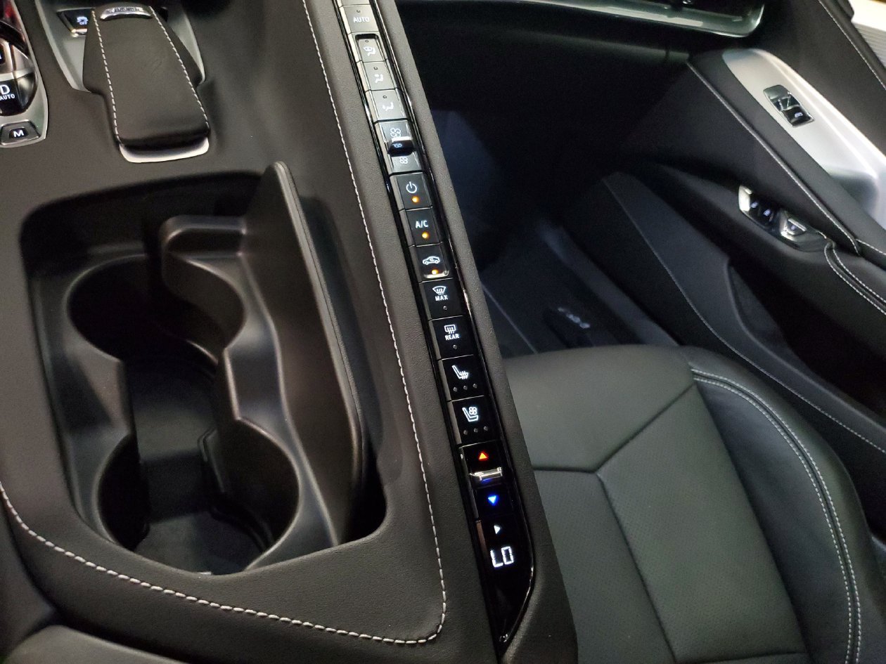 Used 2020 Chevrolet Corvette Stingray Preferred Cpe w/ 2LT Preferred Equipment Group RWD image 17
