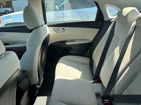 Used 2023 Kia Forte LXS w/ LXS Technology Package FWD image 9