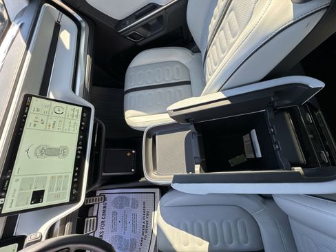 Used 2024 Rivian R1S Adventure image 35