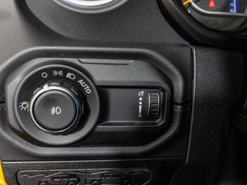 New 2026 Jeep Wrangler Unlimited Sahara AWD/4WD image 32