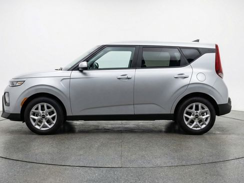 Used 2025 Kia Soul LX w/ LX Technology Package image 5