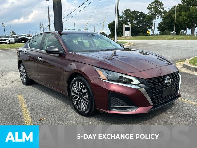 Used 2025 Nissan Altima 2.5 SV FWD image 3