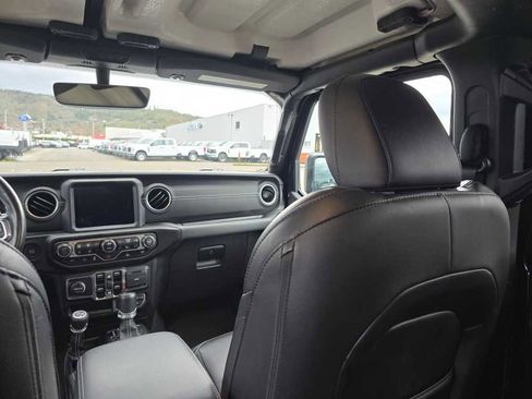 Used 2023 Jeep Wrangler Sahara w/ Cold Weather Group image 14