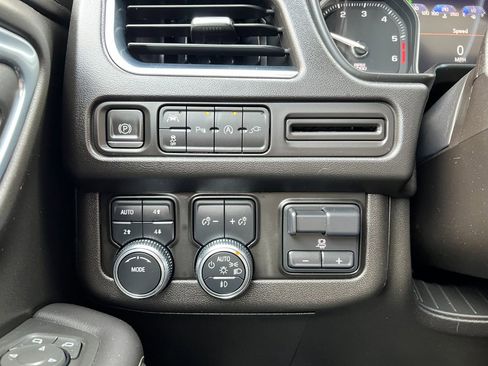 Used 2021 GMC Yukon SLT w/ Rear Media and Nav Package AWD/4WD image 15