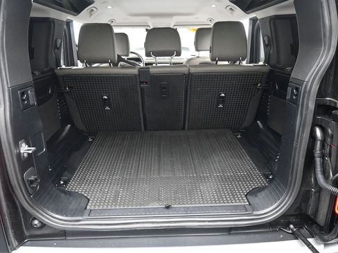 Used 2022 Land Rover Defender 110 S image 22