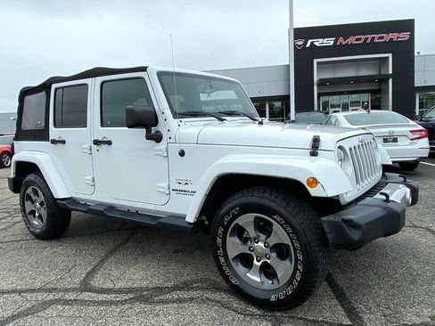 Used 2017 Jeep Wrangler Unlimited Sahara AWD/4WD image 2