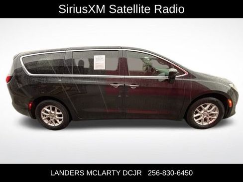 Used 2020 Chrysler Pacifica Touring image 8