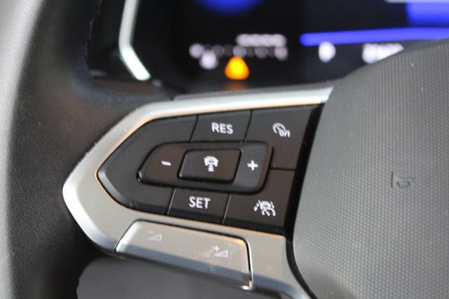 Used 2023 Volkswagen Jetta SE w/ Panoramic Sunroof Package FWD image 16
