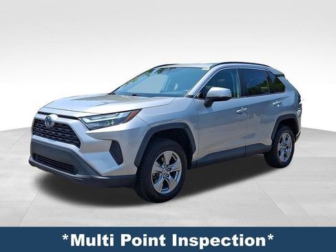 Used 2022 Toyota RAV4 XLE w/ Convenience Package AWD/4WD image 4