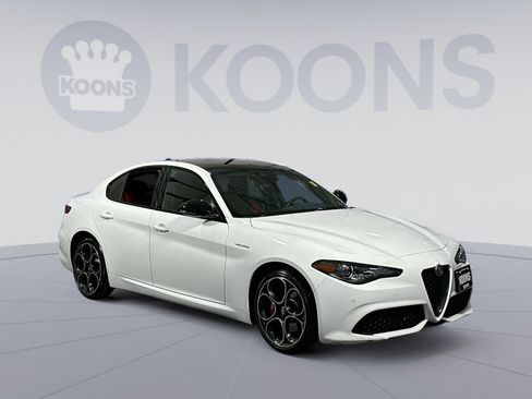 Used 2022 Alfa Romeo Giulia Veloce image 10