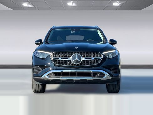 Used 2025 Mercedes-Benz GLC 350e 4MATIC image 5