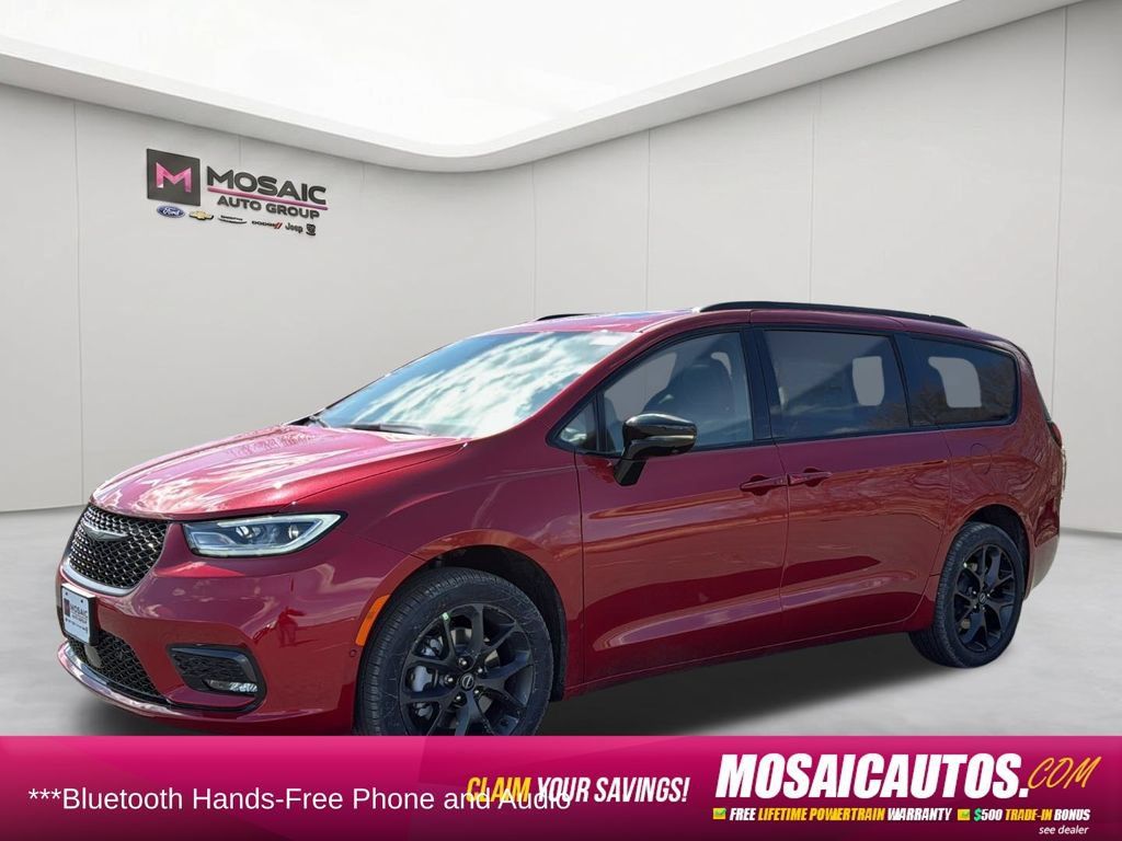New 2026 Chrysler Pacifica Select w/ S Appearance Package AWD/4WD image 3
